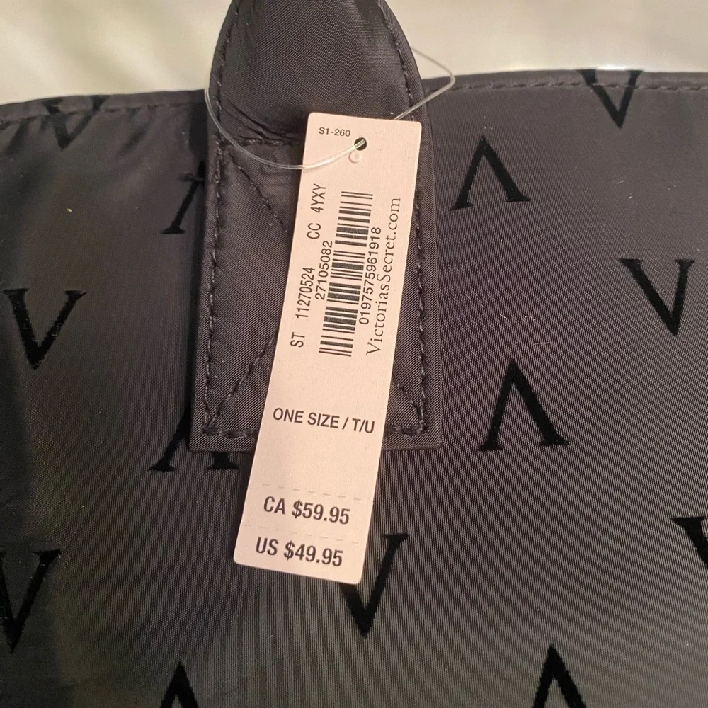 Victoria's Secret Heart slippers size medium and tote - Picture 4 of 10